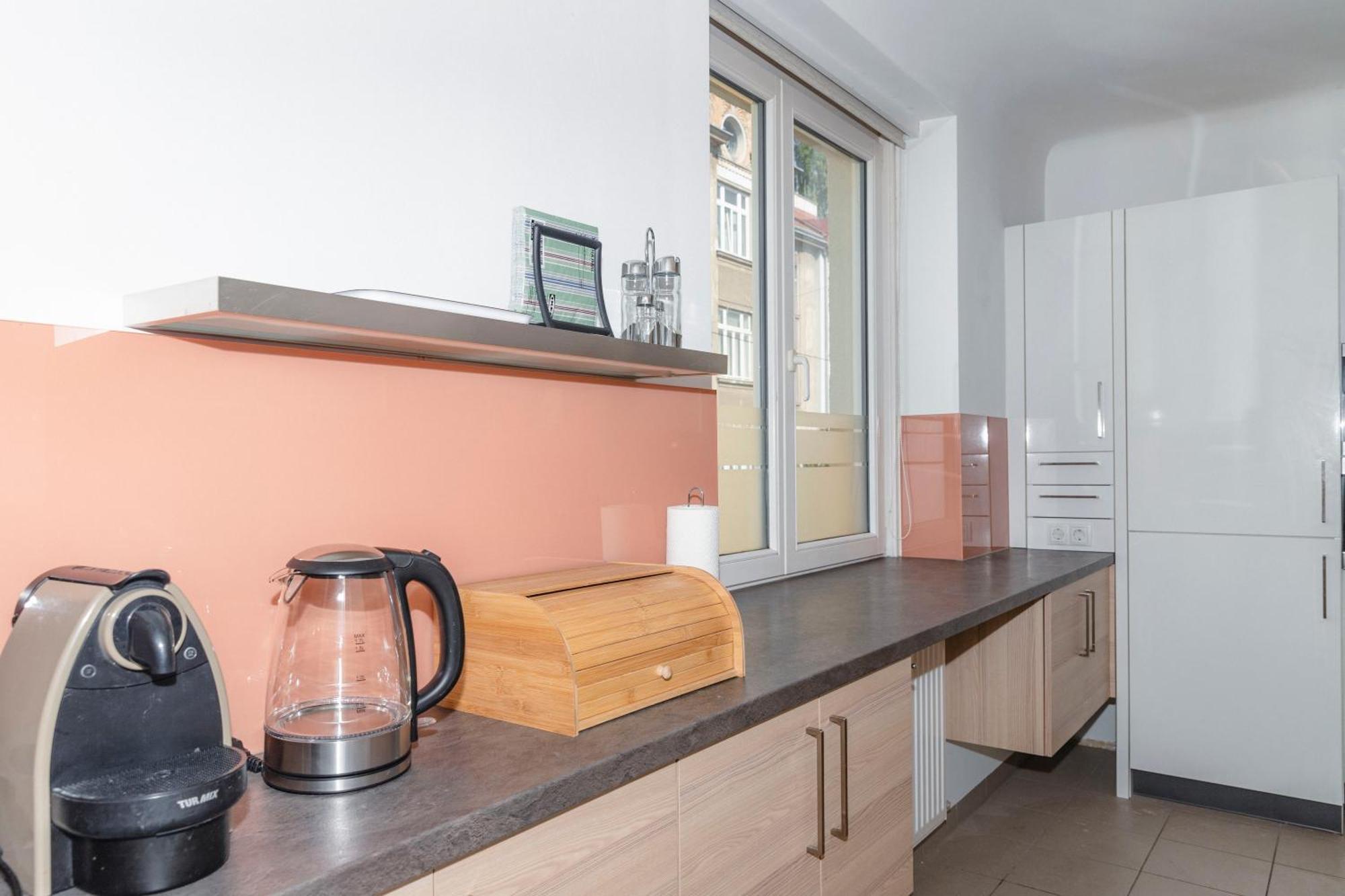 Beautiful 2-Bedroom Apartment Near Schoenbrunn Wien Eksteriør bilde