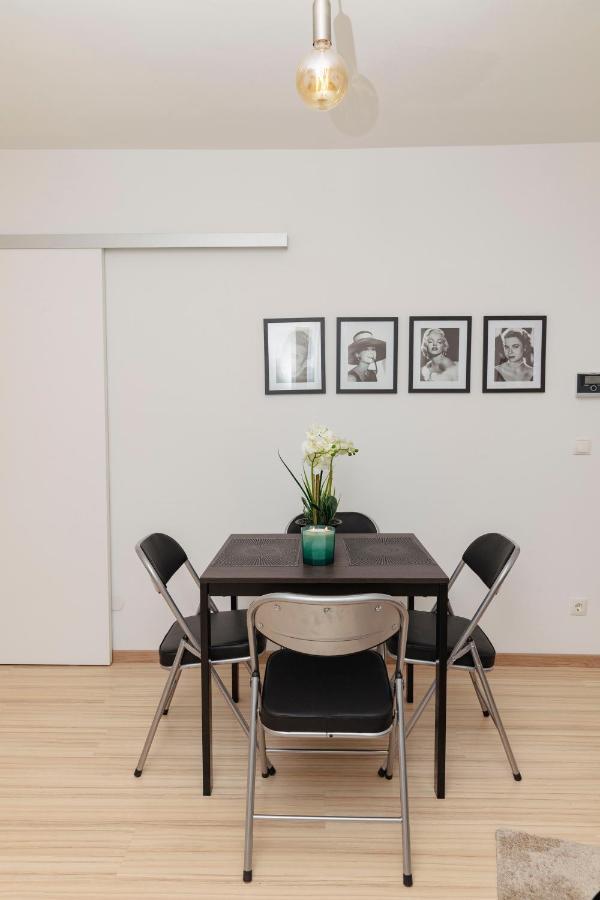 Beautiful 2-Bedroom Apartment Near Schoenbrunn Wien Eksteriør bilde